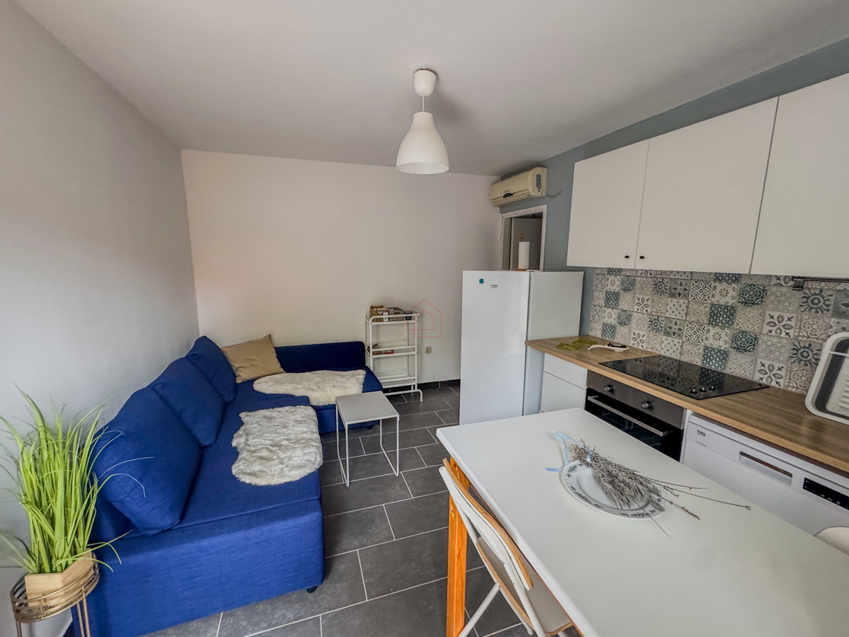 Casa vicino alla spiaggia di Betina con quattro unità abitative