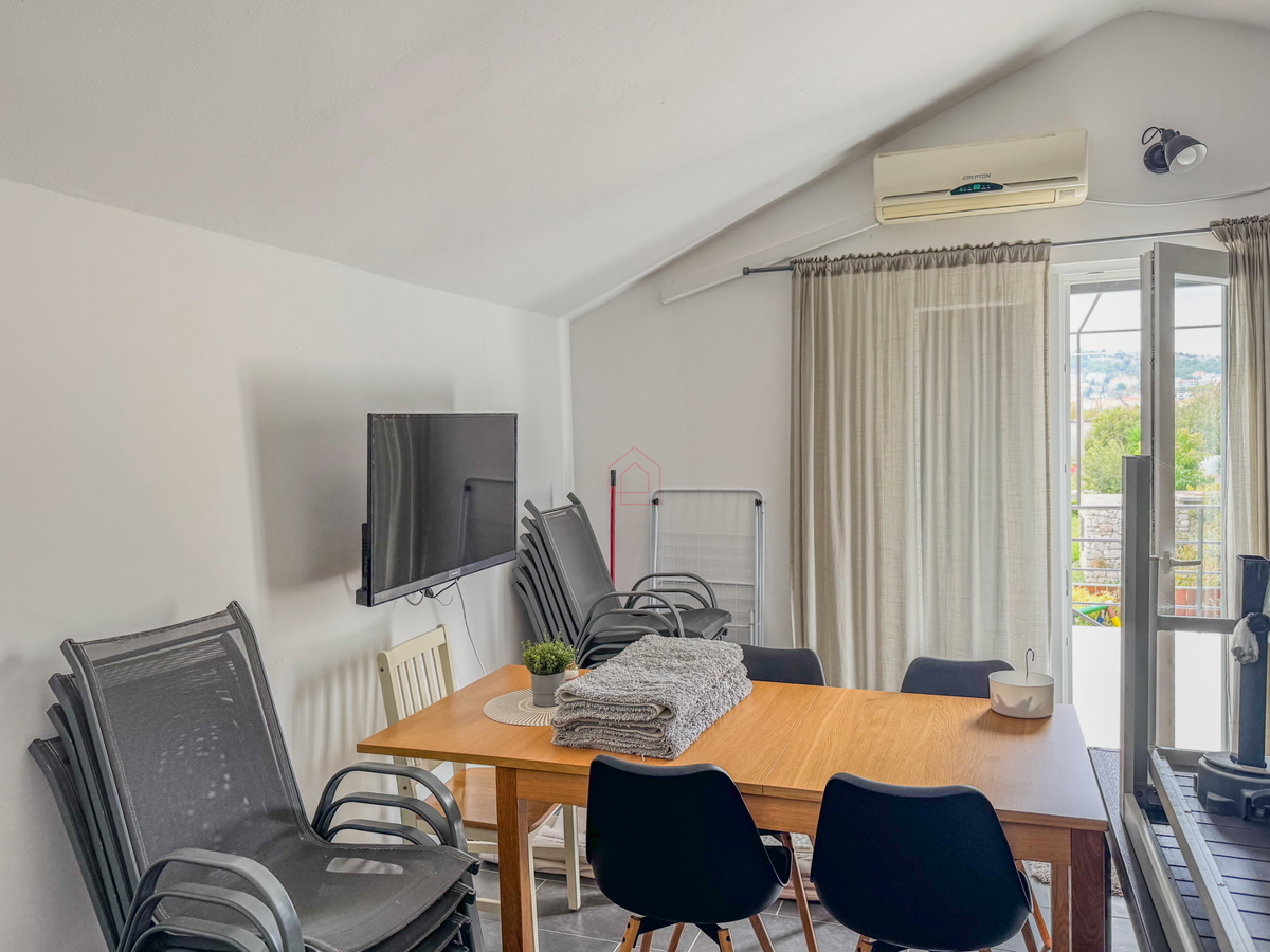 Casa vicino alla spiaggia di Betina con quattro unità abitative