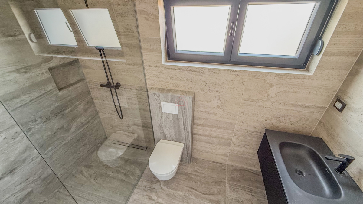 Splendido attico nel centro di Murter con una splendida vista sul mare