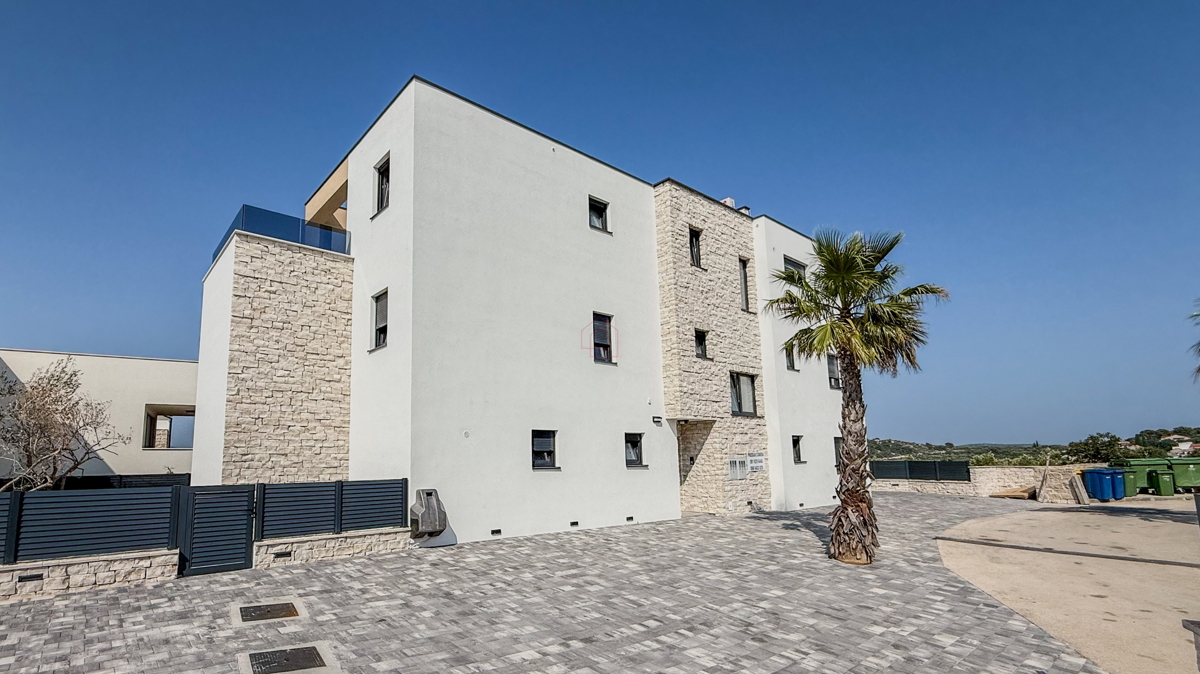 Splendido attico nel centro di Murter con una splendida vista sul mare