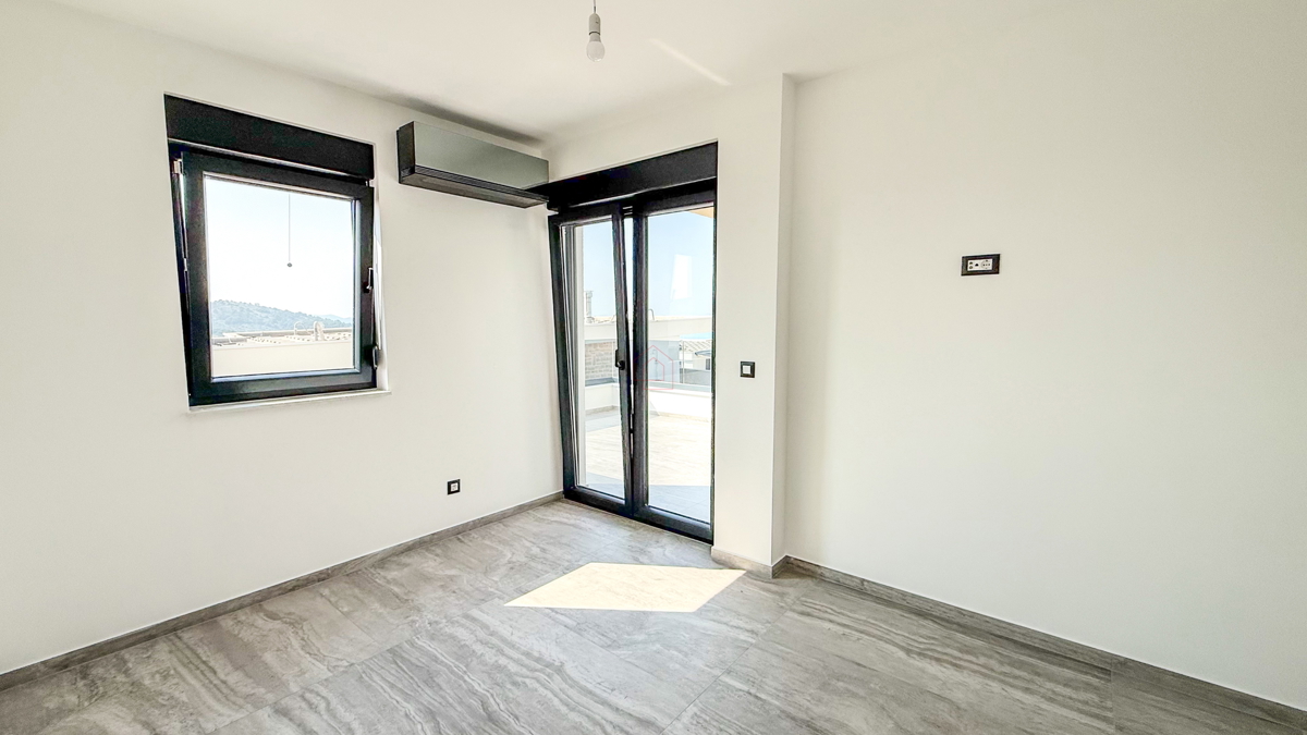 Splendido attico nel centro di Murter con una splendida vista sul mare