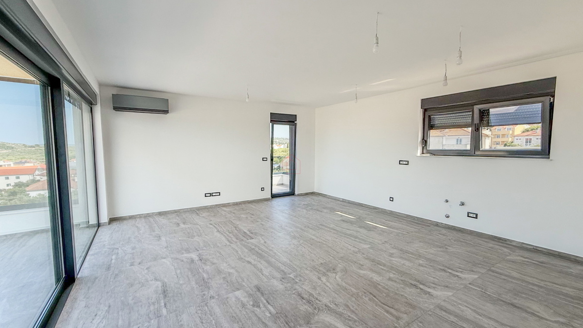 Splendido attico nel centro di Murter con una splendida vista sul mare