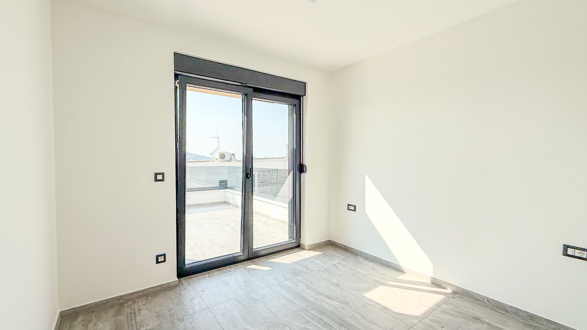 Splendido attico nel centro di Murter con una splendida vista sul mare