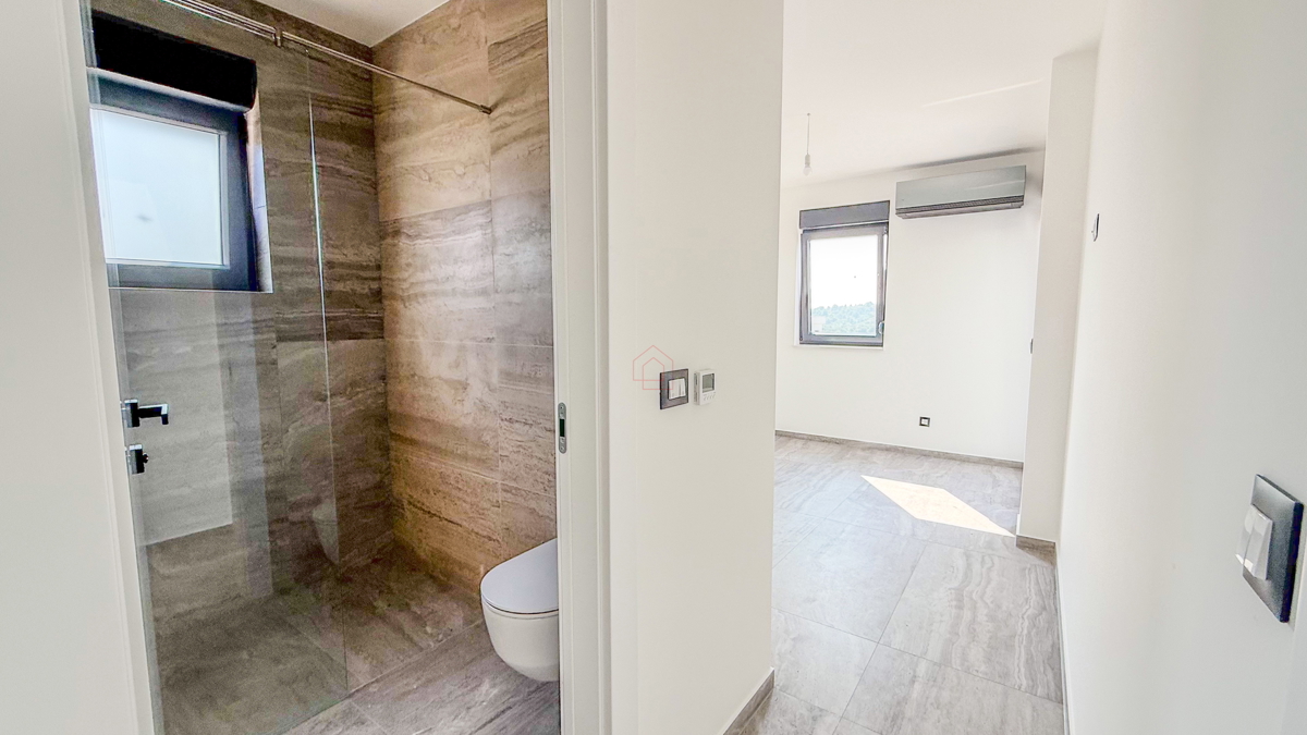 Splendido attico nel centro di Murter con una splendida vista sul mare