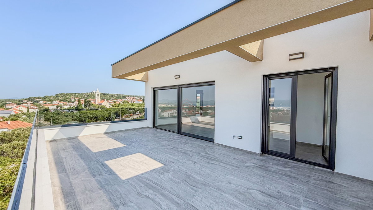 Splendido attico nel centro di Murter con una splendida vista sul mare