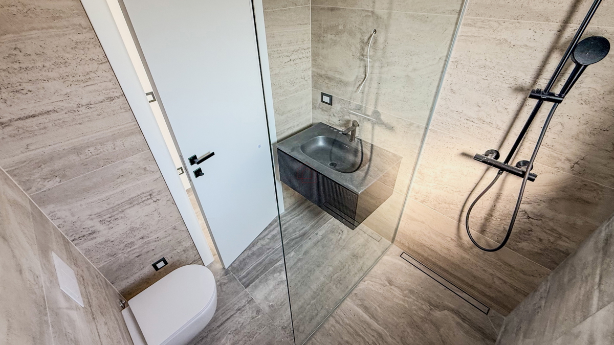 Splendido attico nel centro di Murter con una splendida vista sul mare