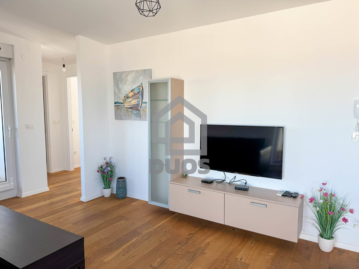 Attico con tre camere da letto, vista panoramica e garage