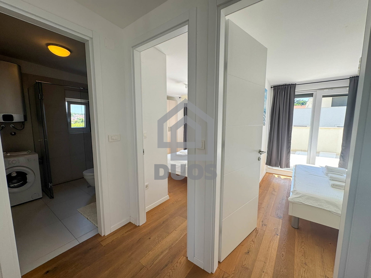 Attico con tre camere da letto, vista panoramica e garage