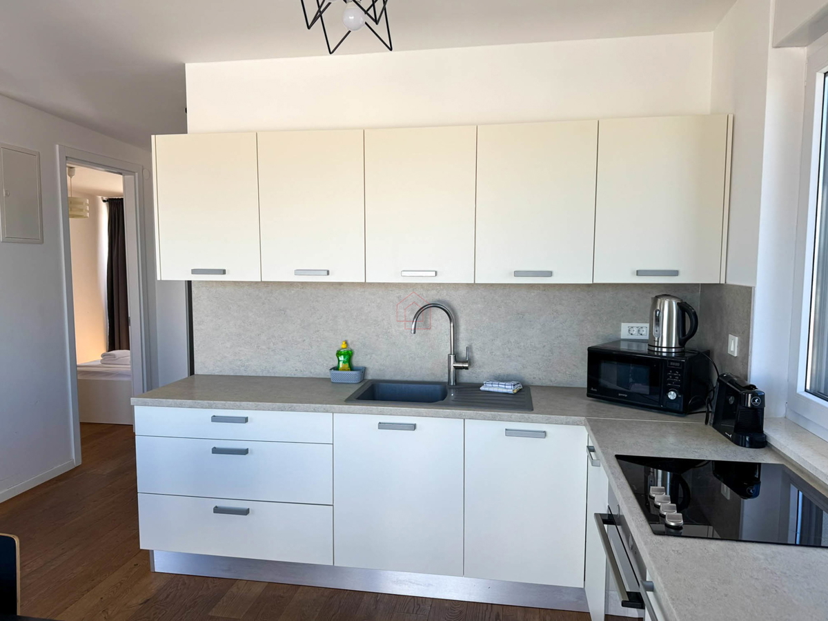 Attico con tre camere da letto, vista panoramica e garage