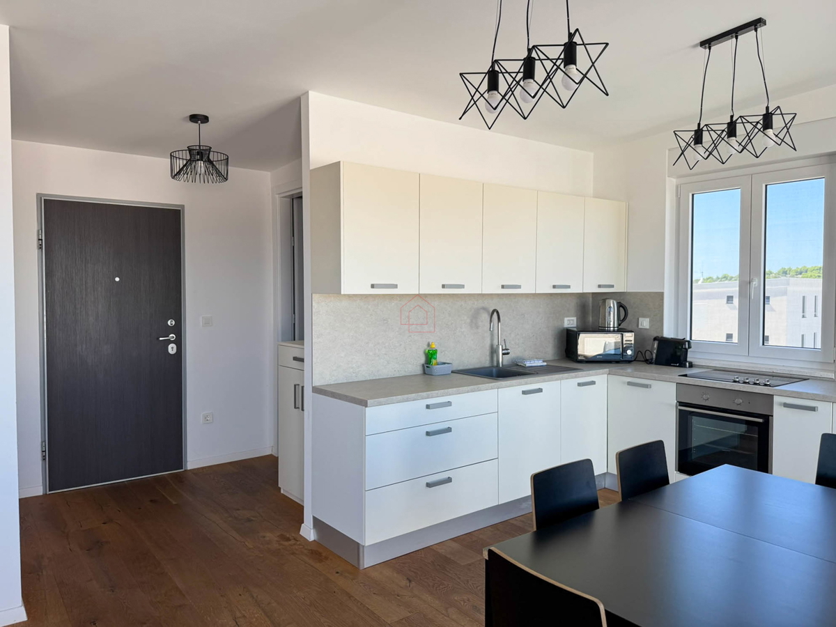 Attico con tre camere da letto, vista panoramica e garage