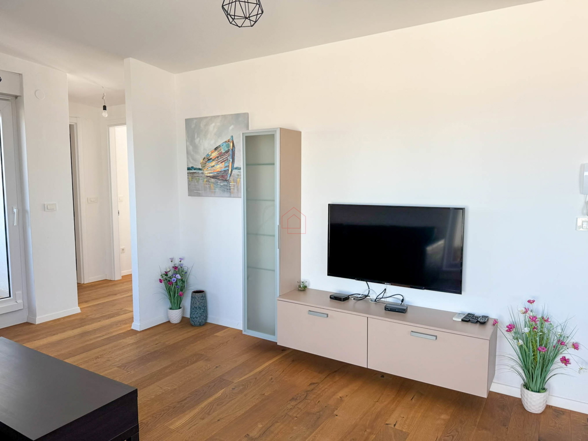 Attico con tre camere da letto, vista panoramica e garage