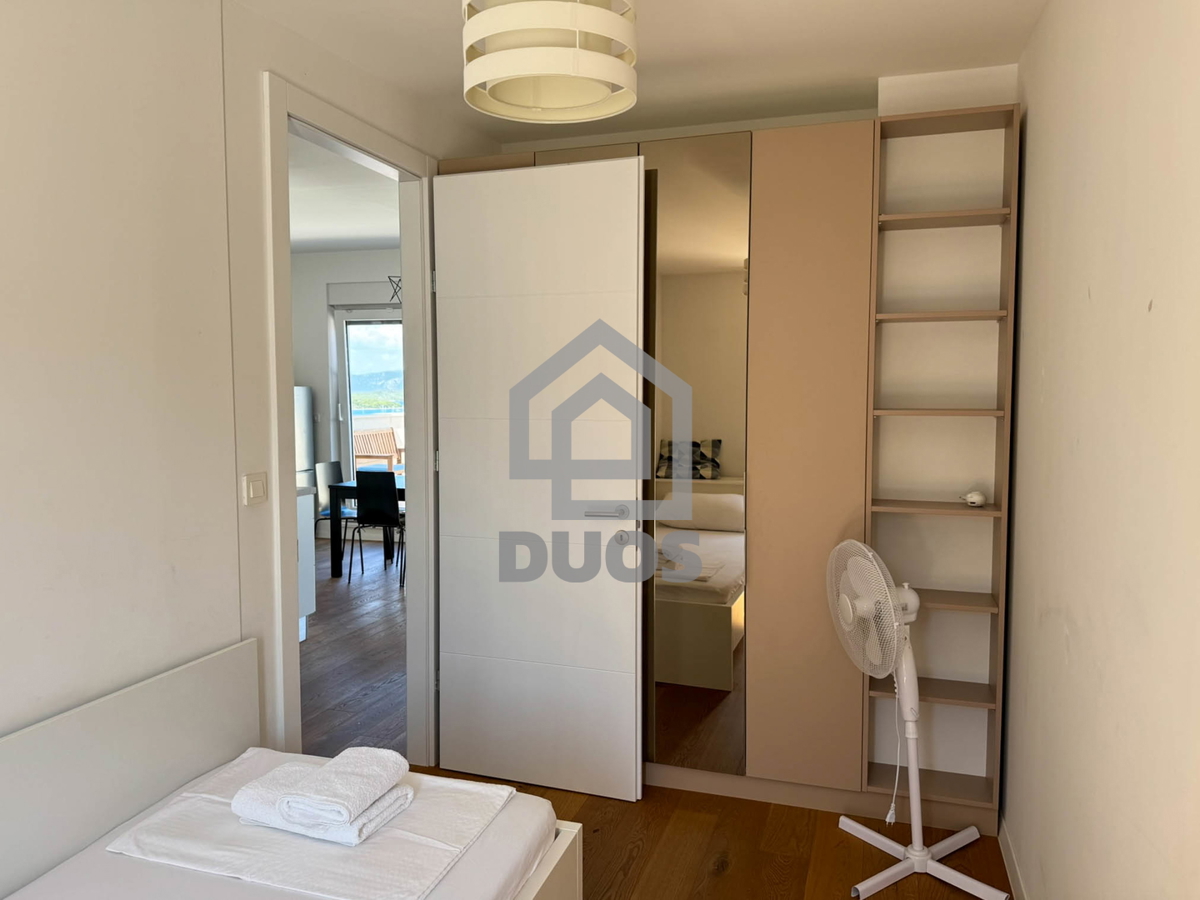 Attico con tre camere da letto, vista panoramica e garage