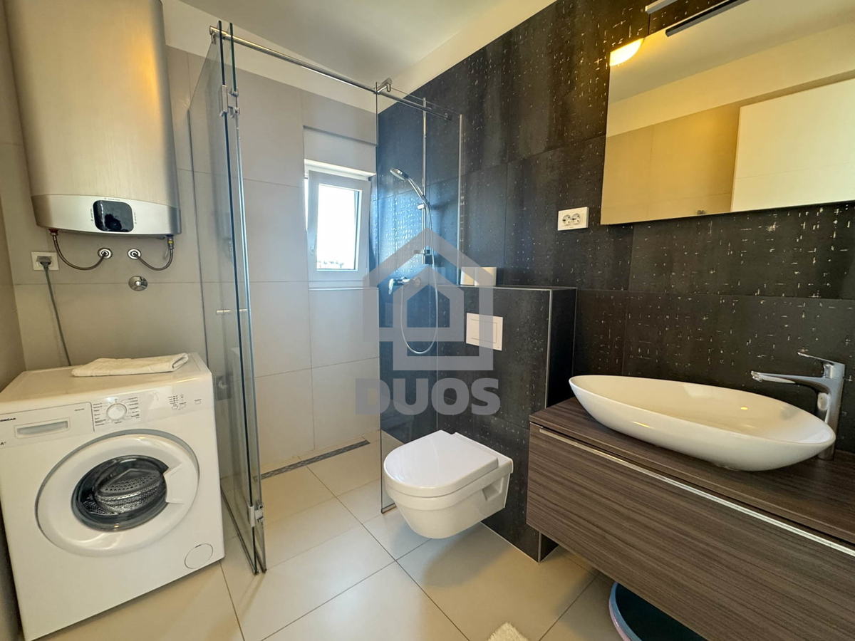Attico con tre camere da letto, vista panoramica e garage
