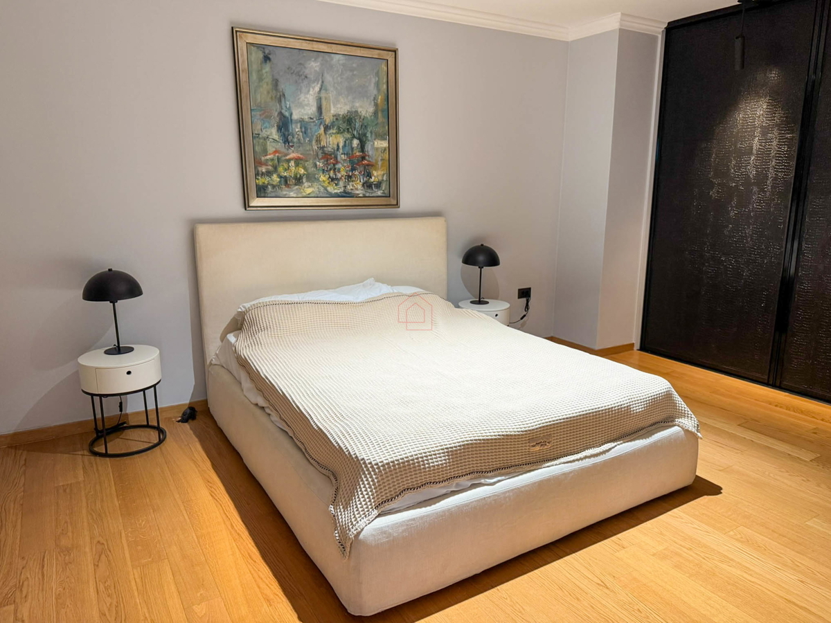 Bellissima casa in pietra ristrutturata e arredata modernamente nel centro di Murter con ascensore