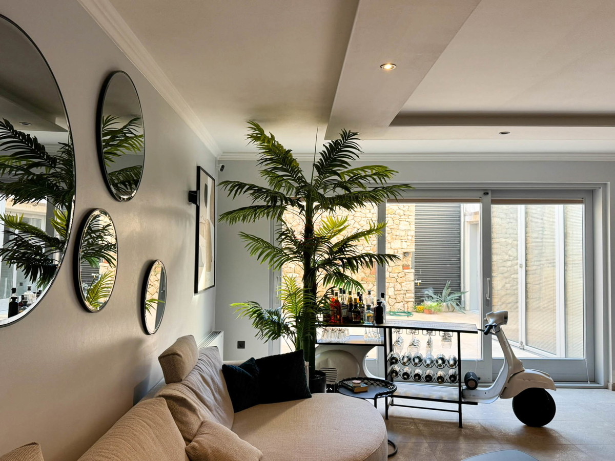 Bellissima casa in pietra ristrutturata e arredata modernamente nel centro di Murter con ascensore