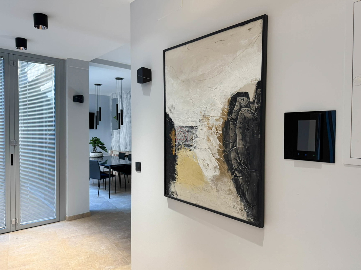 Bellissima casa in pietra ristrutturata e arredata modernamente nel centro di Murter con ascensore