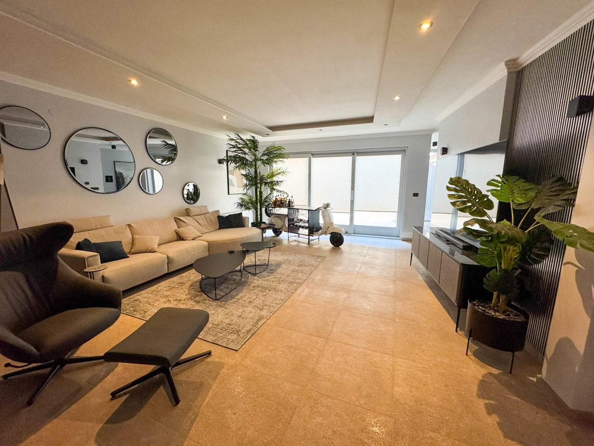 Bellissima casa in pietra ristrutturata e arredata modernamente nel centro di Murter con ascensore