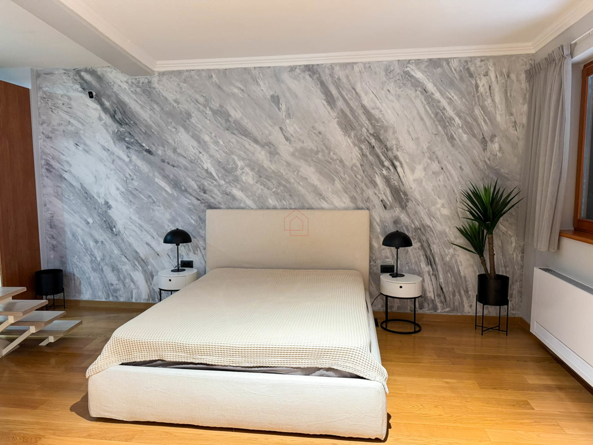 Bellissima casa in pietra ristrutturata e arredata modernamente nel centro di Murter con ascensore