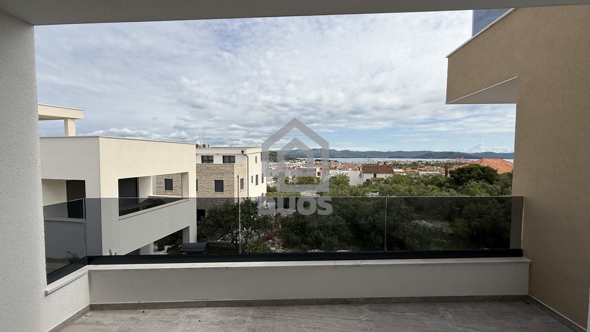 Bellissimo appartamento al primo piano con vista mare