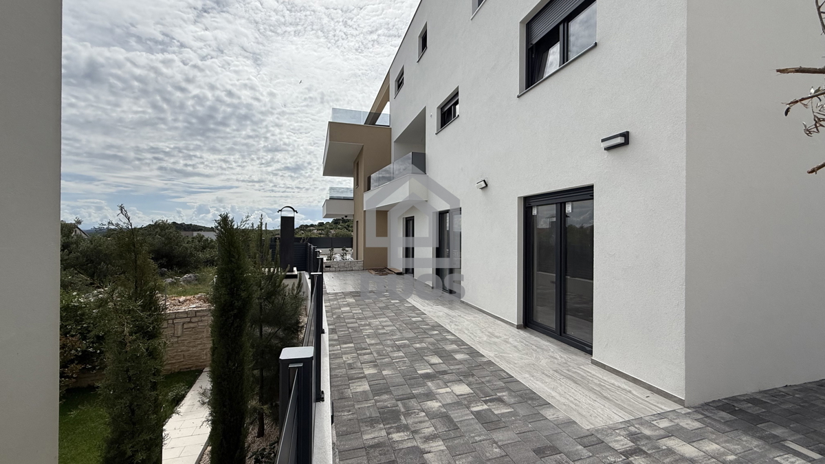 Bellissimo appartamento al primo piano con vista mare