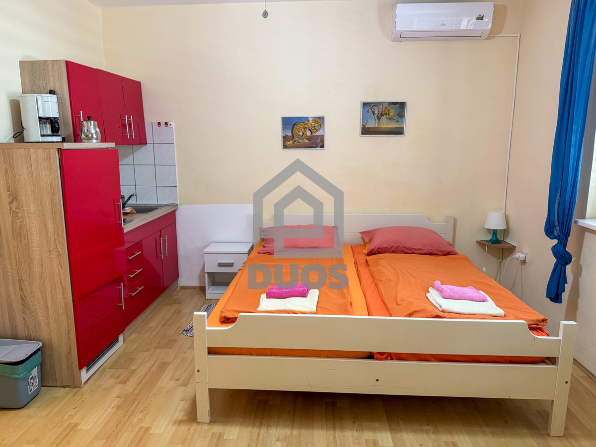 Casa indipendente vicino alla spiaggia di Slanica con spazi esterni privati e parcheggio