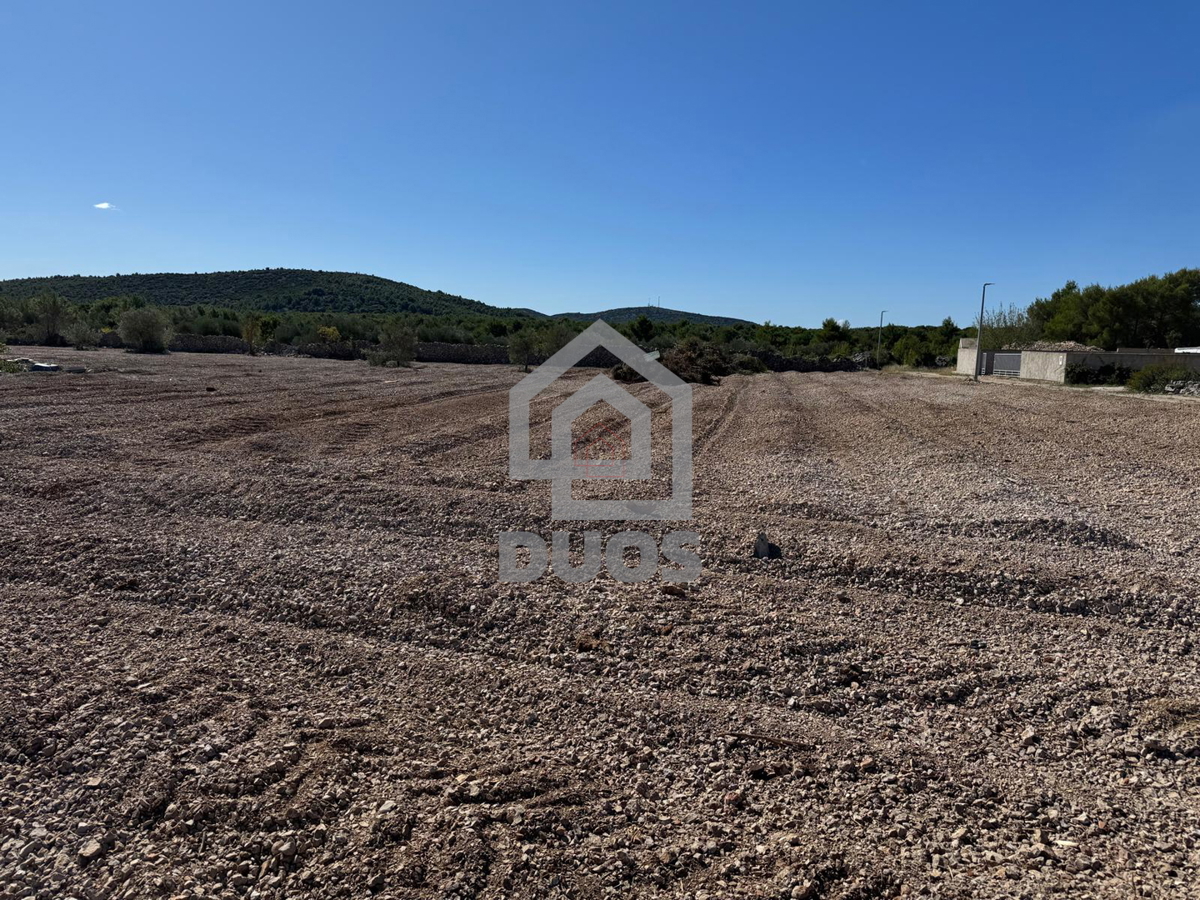 Piccolo terreno edificabile a Pirovac di 520m2