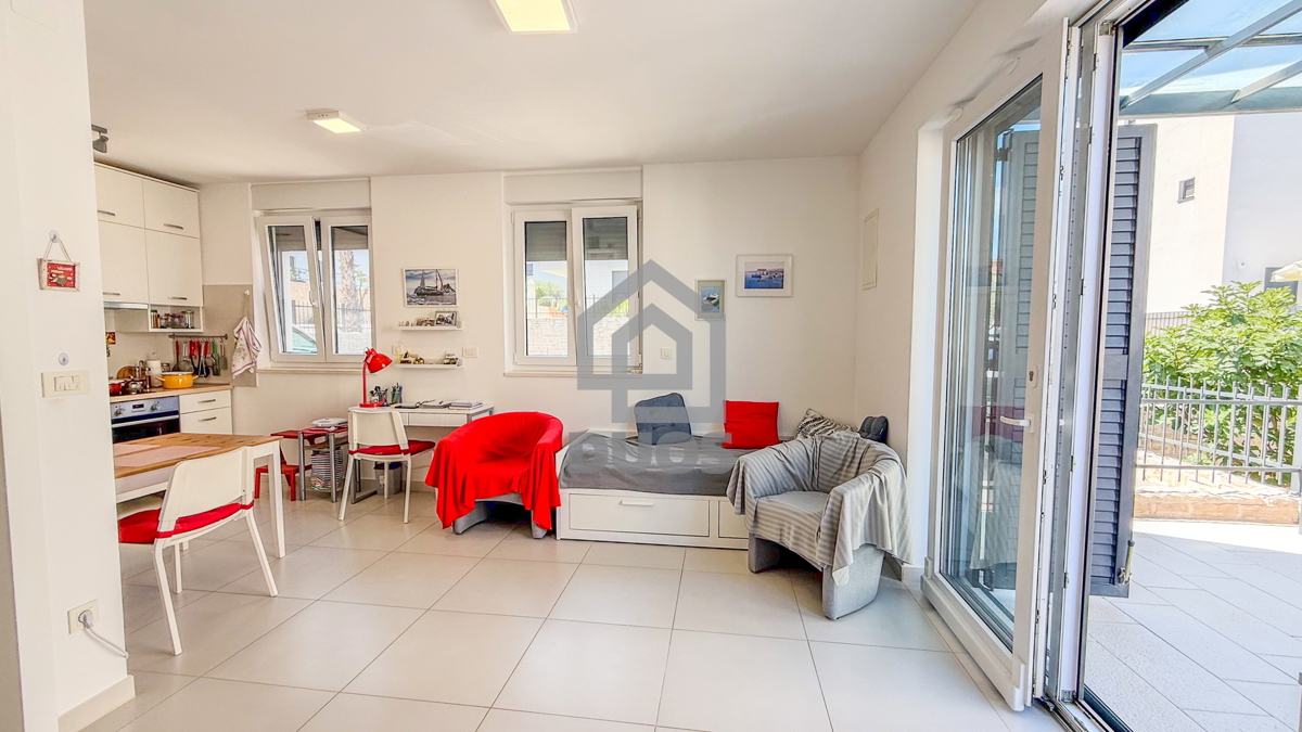 Bellissimo appartamento al piano terra con terrazza e parcheggio