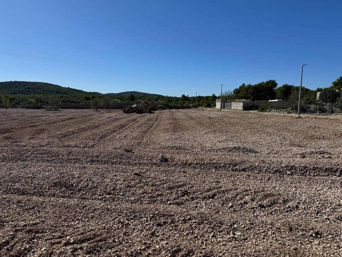 Terreno edificabile di complessivi 1959 m2 nel comune di Pirovac