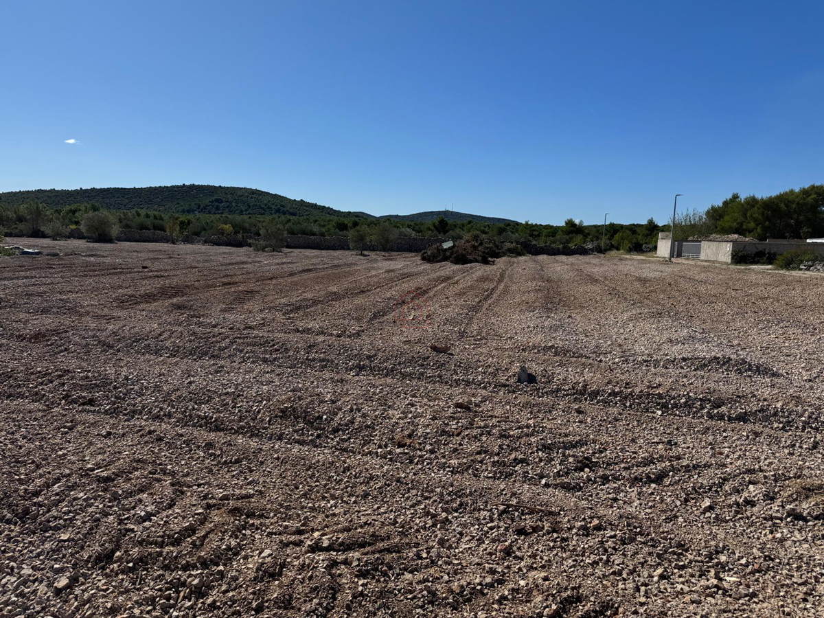 Terreno edificabile di complessivi 1959 m2 nel comune di Pirovac