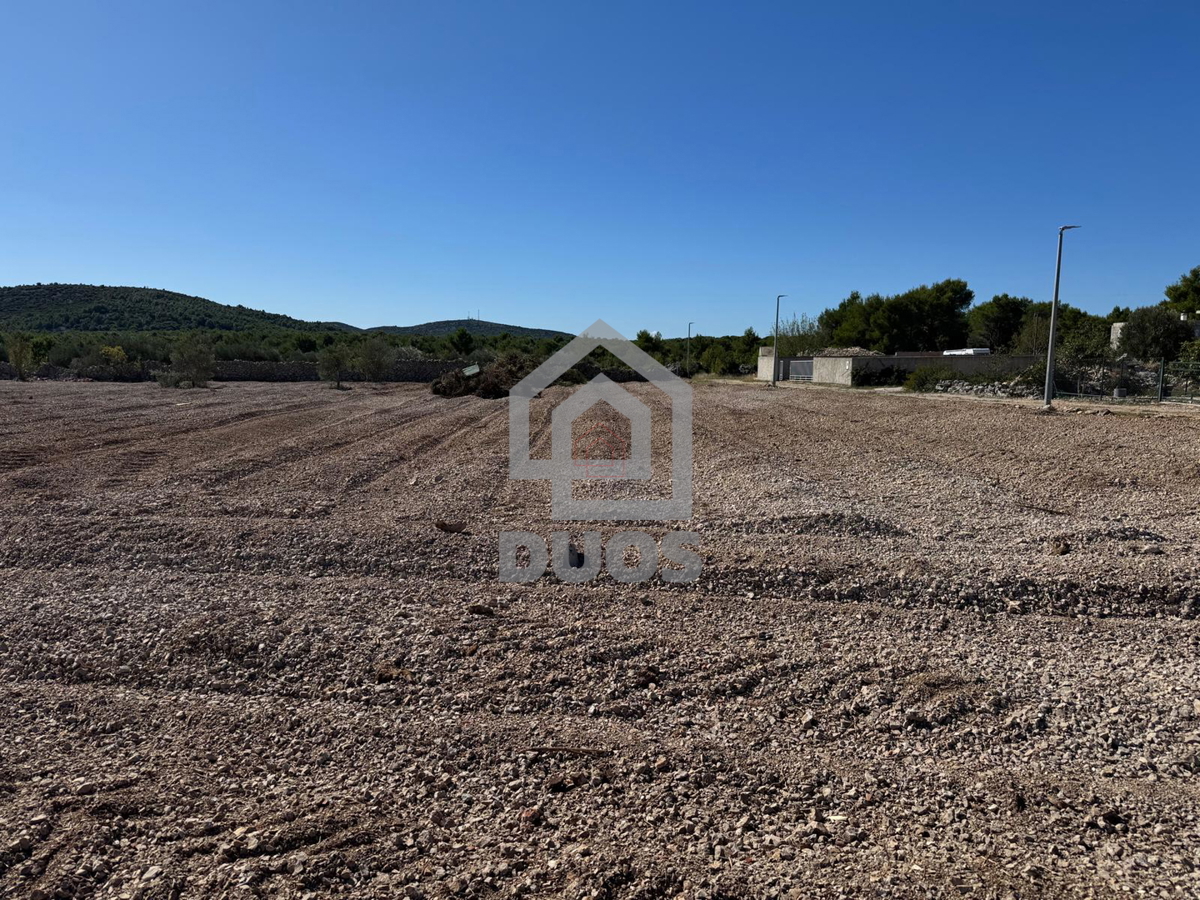 Terreno edificabile di complessivi 1959 m2 nel comune di Pirovac