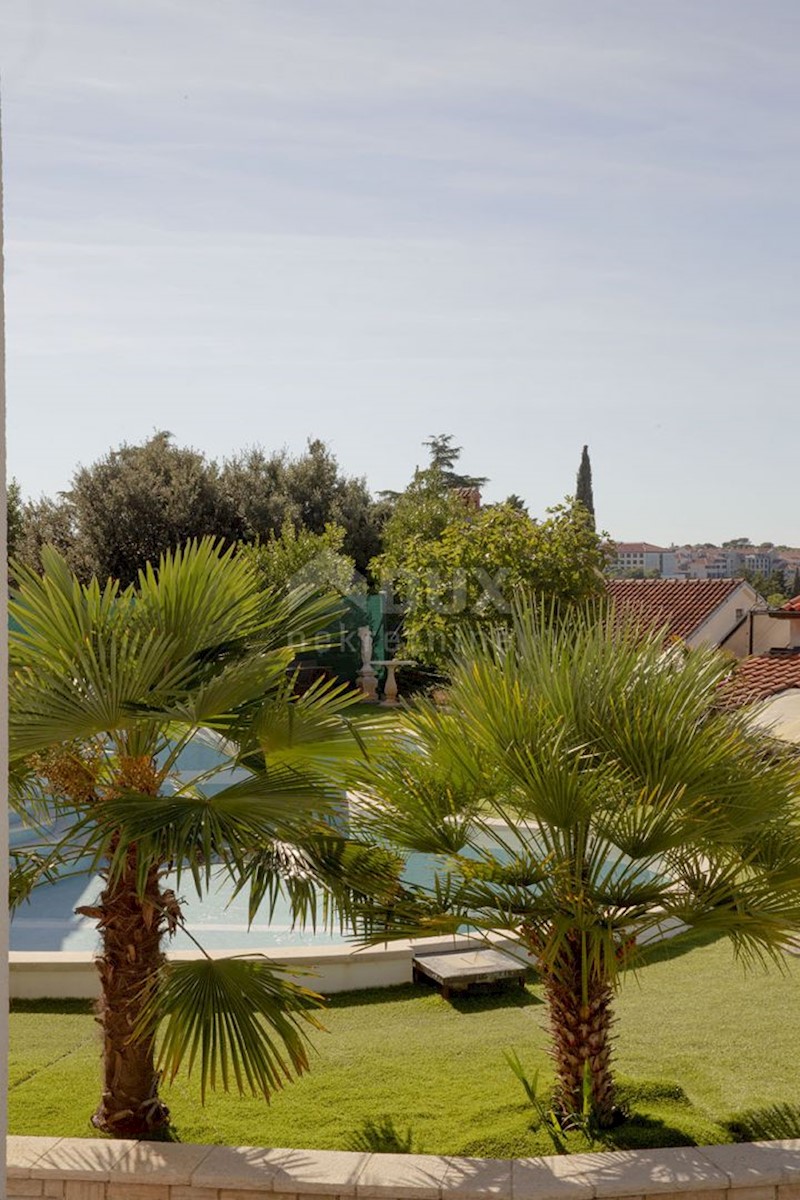 ISTRIA, MEDULIN Palazzina al mare con piscina, taverna e campo da tennis - VISTA MARE!!