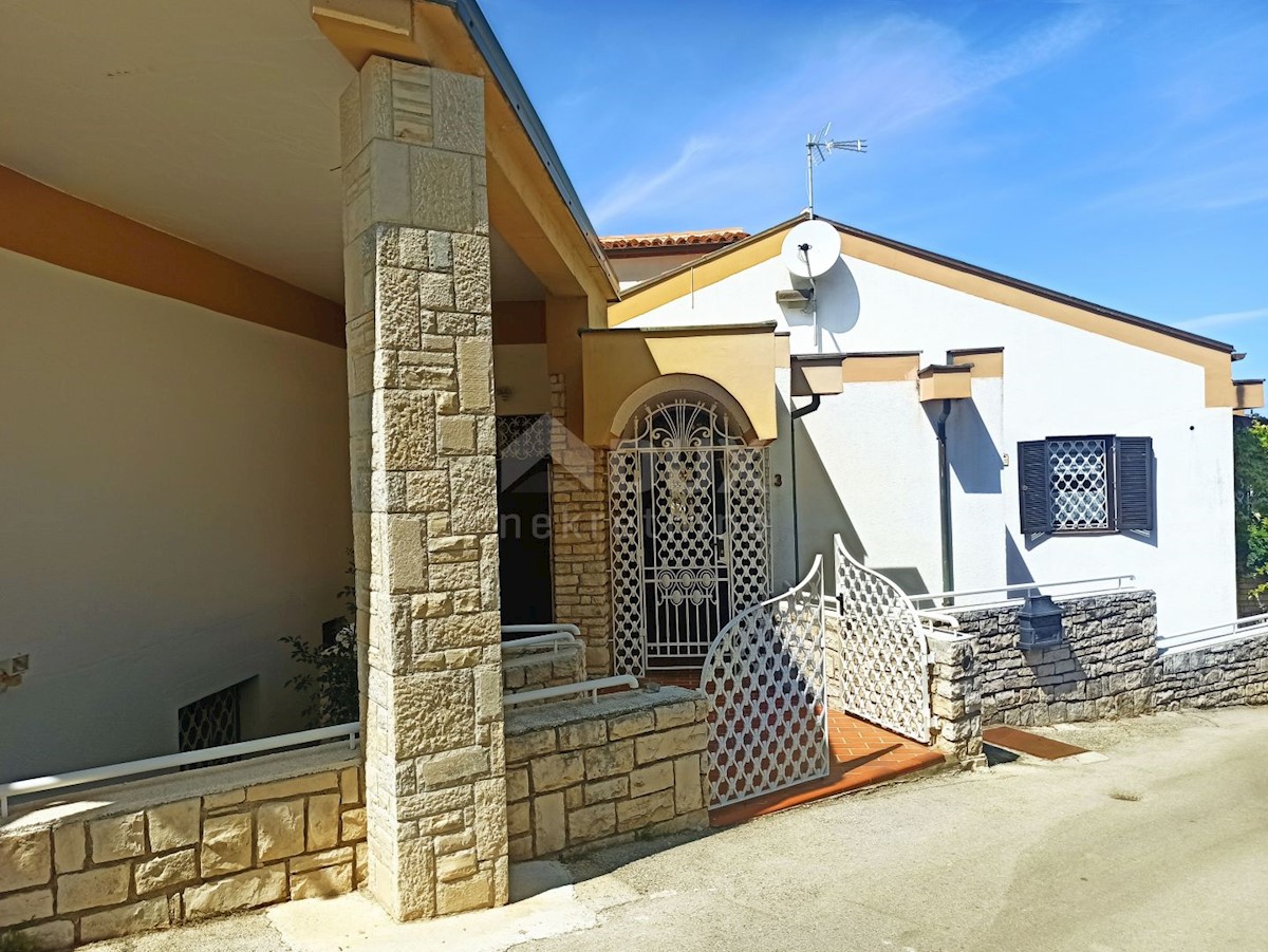 ISTRIA, MEDULIN Palazzina al mare con piscina, taverna e campo da tennis - VISTA MARE!!
