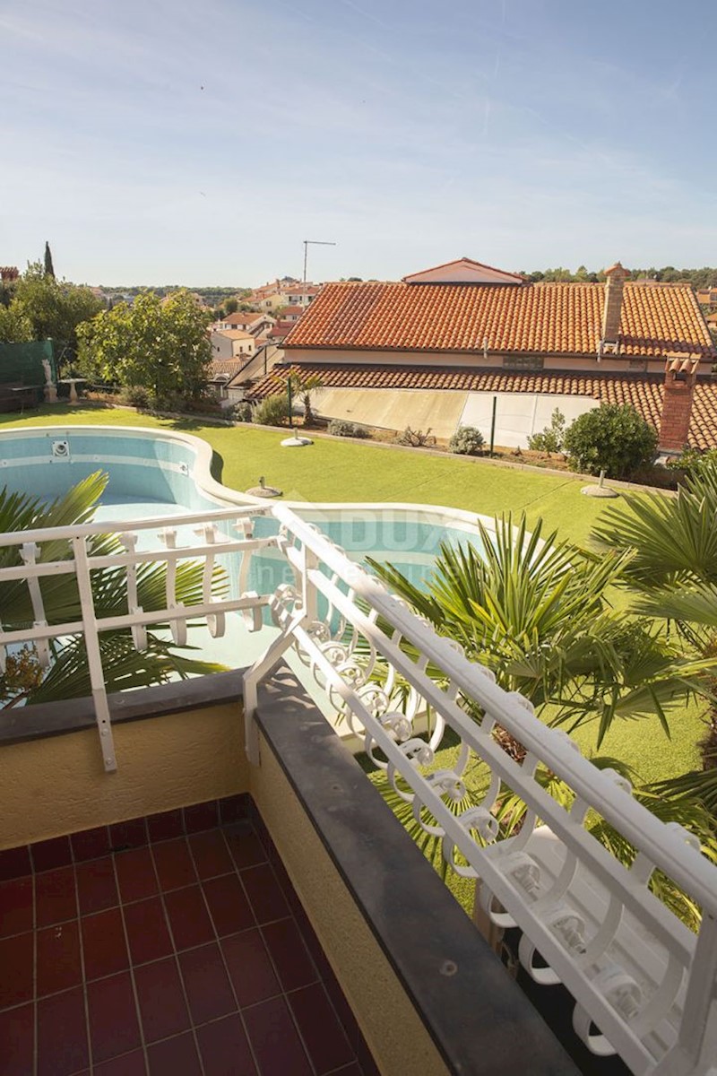 ISTRIA, MEDULIN Palazzina al mare con piscina, taverna e campo da tennis - VISTA MARE!!