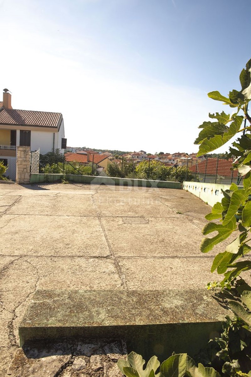 ISTRIA, MEDULIN Palazzina al mare con piscina, taverna e campo da tennis - VISTA MARE!!