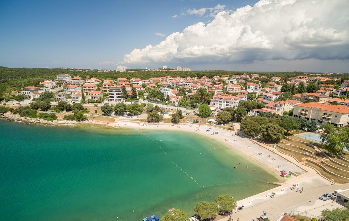 ISTRIA, MEDULIN Palazzina al mare con piscina, taverna e campo da tennis - VISTA MARE!!