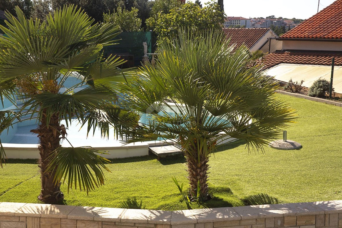 ISTRIA, MEDULIN Palazzina al mare con piscina, taverna e campo da tennis - VISTA MARE!!