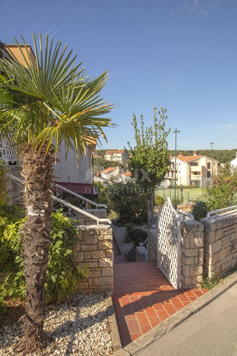 ISTRIA, MEDULIN Palazzina al mare con piscina, taverna e campo da tennis - VISTA MARE!!