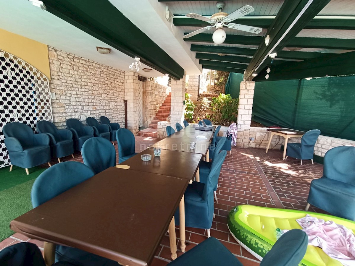 ISTRIA, MEDULIN Palazzina al mare con piscina, taverna e campo da tennis - VISTA MARE!!
