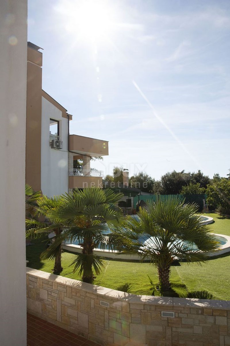 ISTRIA, MEDULIN Palazzina al mare con piscina, taverna e campo da tennis - VISTA MARE!!