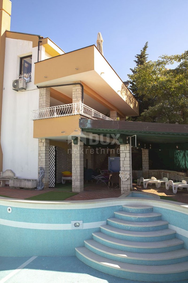 ISTRIA, MEDULIN Palazzina al mare con piscina, taverna e campo da tennis - VISTA MARE!!
