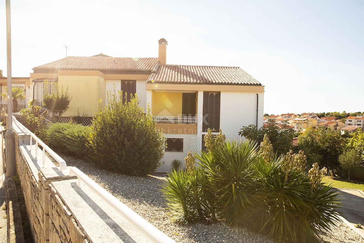 ISTRIA, MEDULIN Palazzina al mare con piscina, taverna e campo da tennis - VISTA MARE!!
