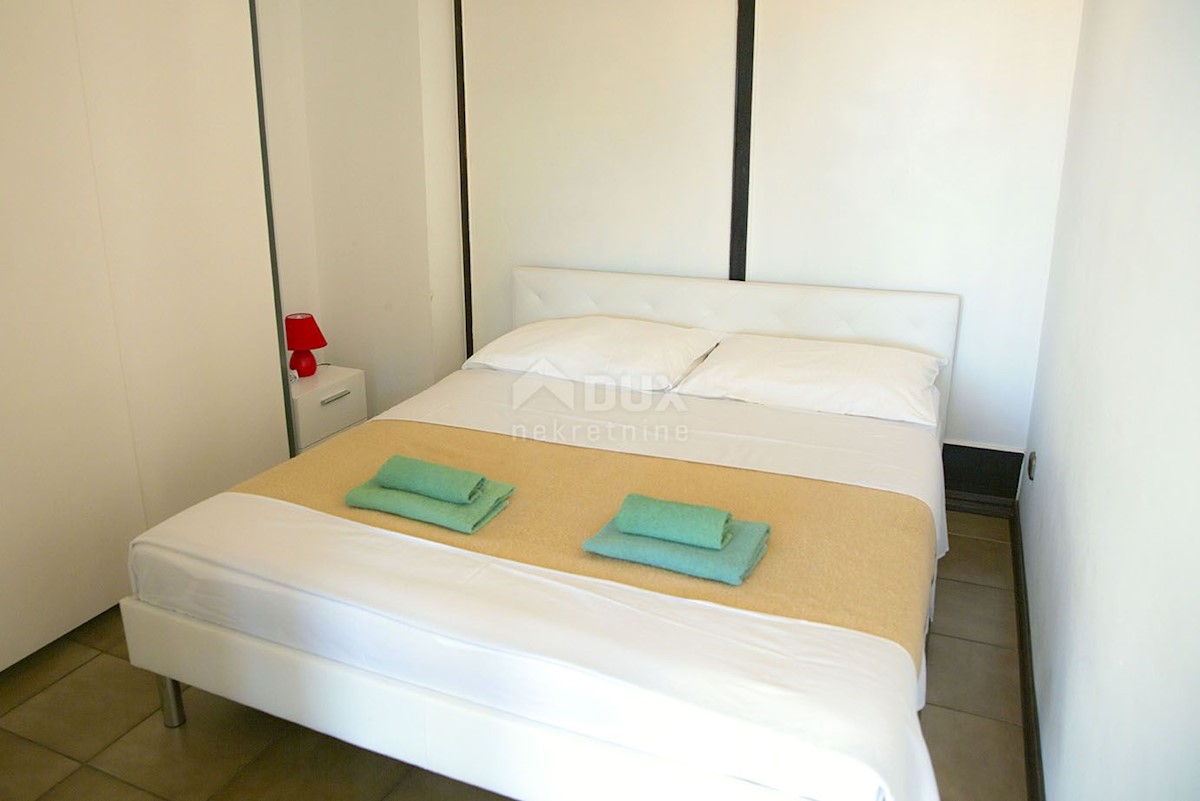 ISTRIA, MEDULIN Palazzina al mare con piscina, taverna e campo da tennis - VISTA MARE!!