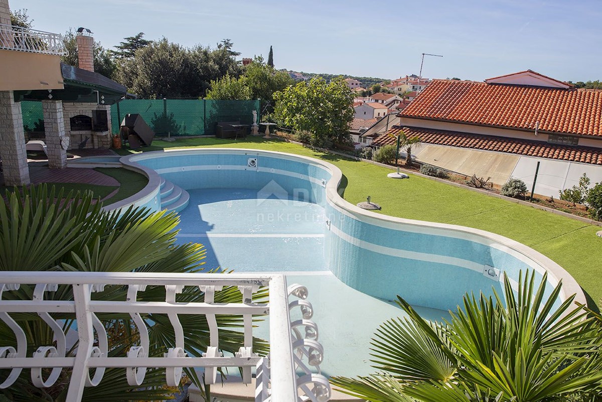 ISTRIA, MEDULIN Palazzina al mare con piscina, taverna e campo da tennis - VISTA MARE!!