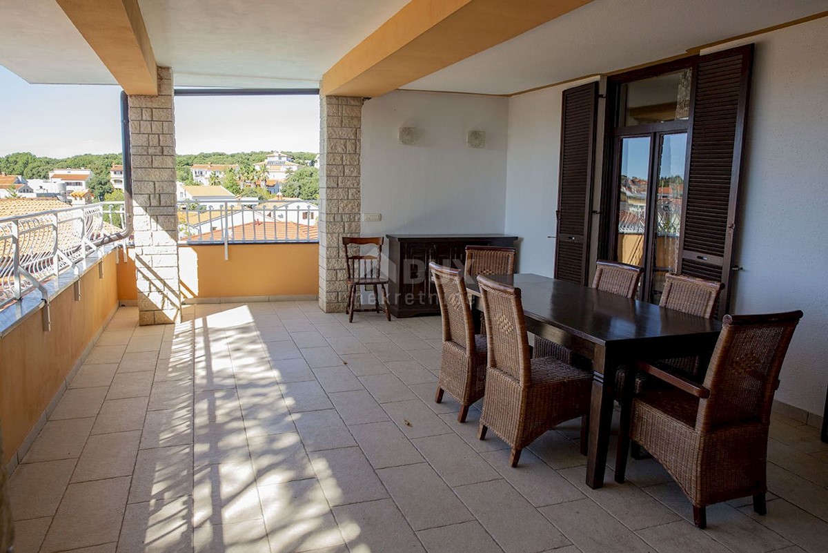 ISTRIA, MEDULIN Palazzina al mare con piscina, taverna e campo da tennis - VISTA MARE!!
