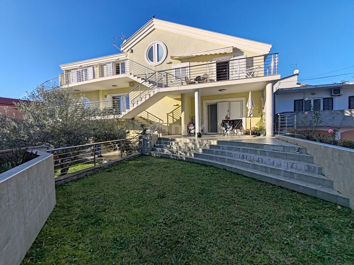 ZADAR, BRODARICA - Casa in ottima posizione, a 50 m dal mare