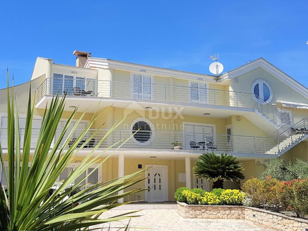 ZADAR, BRODARICA - Casa in ottima posizione, a 50 m dal mare