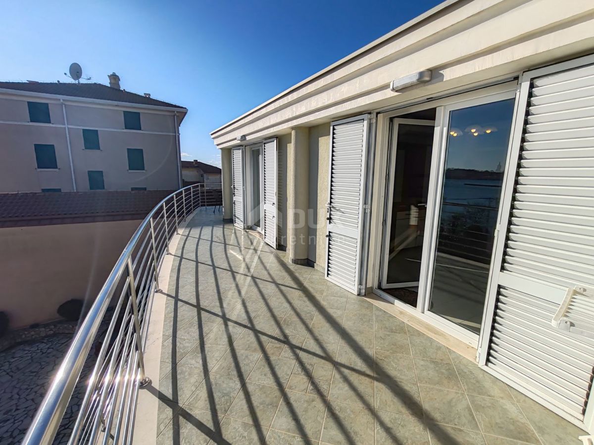 ZADAR, BRODARICA - Casa in ottima posizione, a 50 m dal mare