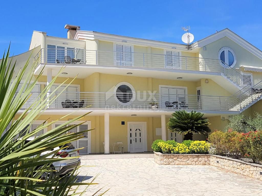 ZADAR, BRODARICA - Casa in ottima posizione, a 50 m dal mare