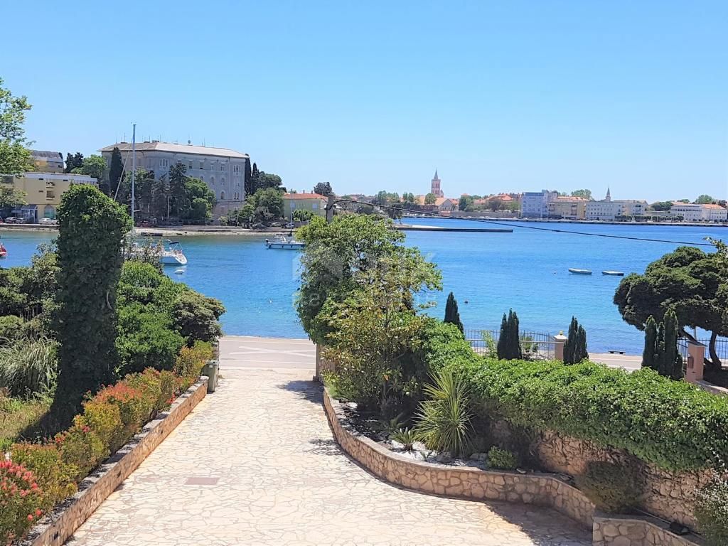 ZADAR, BRODARICA - Casa in ottima posizione, a 50 m dal mare