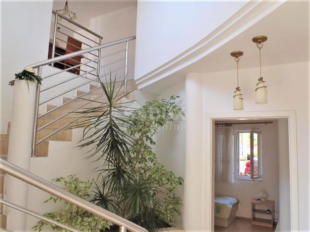 ZADAR, BRODARICA - Casa in ottima posizione, a 50 m dal mare